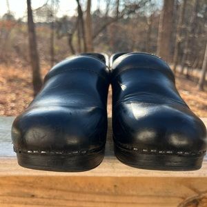 Dansko 38 black clogs
